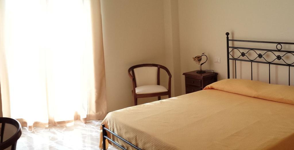 B&B Capo Sant'Alessio SantʼAlessio Siculo Habitación foto